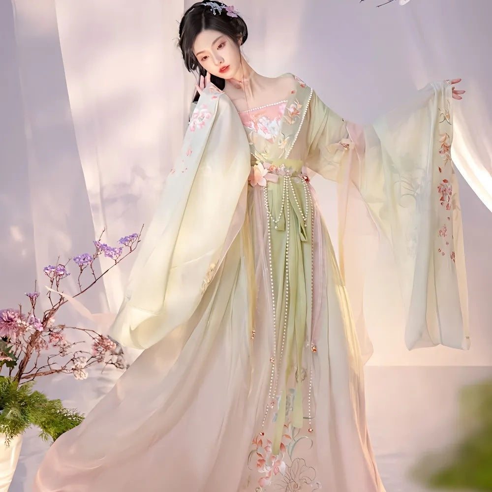 淡绿色汉服传统刺绣花卉图案
