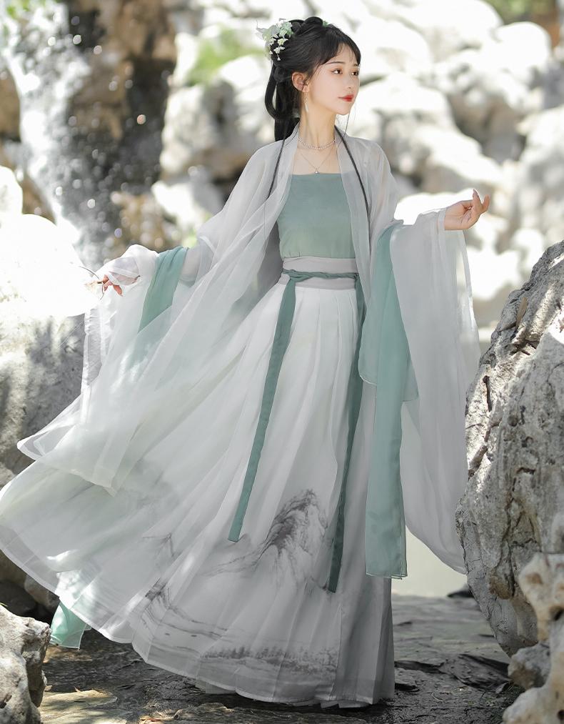 Song Dynasty Hanfu Dress Set – Traditional Chinese Hanfu with Flowing Sleeves