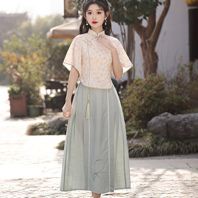 Elegant Floral Embroidered Hanfu Top and Skirt Set – Traditional Chinese Outfit