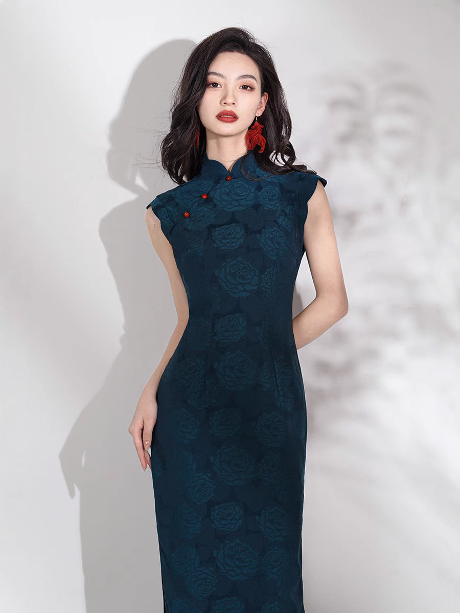 Elegant Dark Green Floral Brocade Qipao – Sleeveless Mandarin Collar Cheongsam Dress