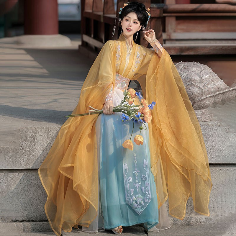 Traditional Hanfu Costume for Women – Elegant Floral Design with Yellow & Green Silk