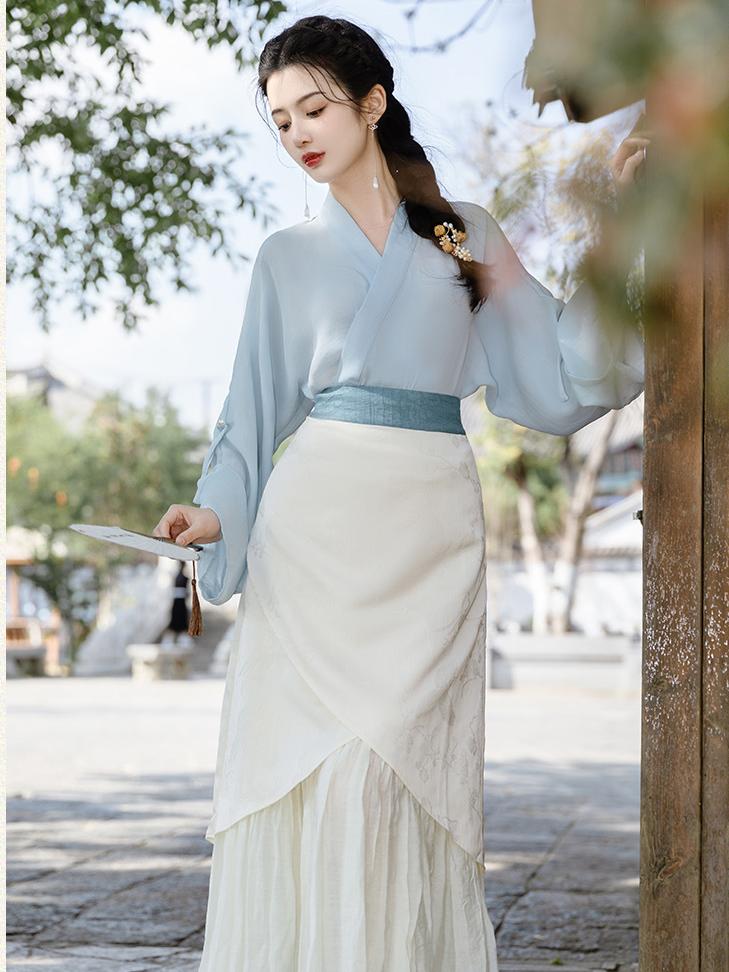 Elegant Hanfu-Inspired Chiffon Blouse & Layered Skirt Set – Traditional Yet Modern Look