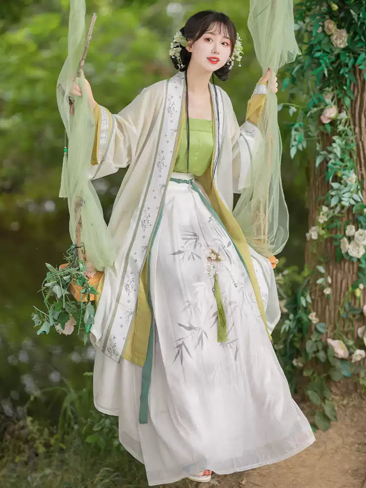 优雅花卉刺绣汉服——中国传统女性服饰