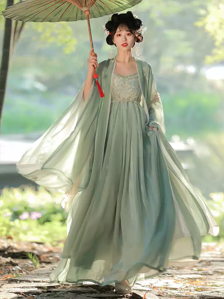 Elegant Flowing Hanfu Dress – Traditional Chinese Fairy Style Embroidered Gown