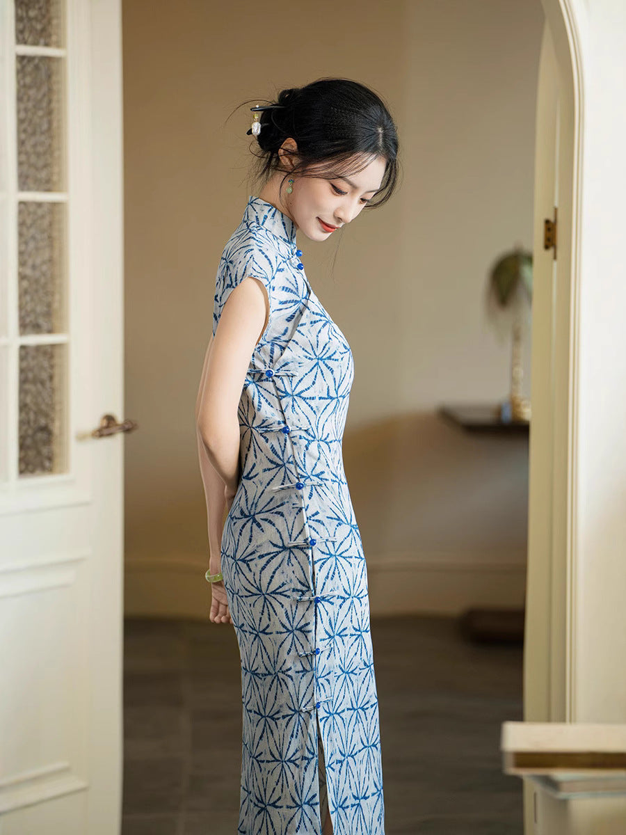 Elegant Blue & White Floral Cheongsam – Traditional Chinese Qipao Dress