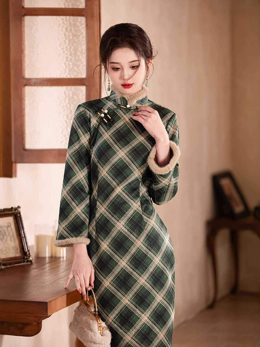 Green Chinese Long Sleeve Cheongsam Dress with Golden Cuffs