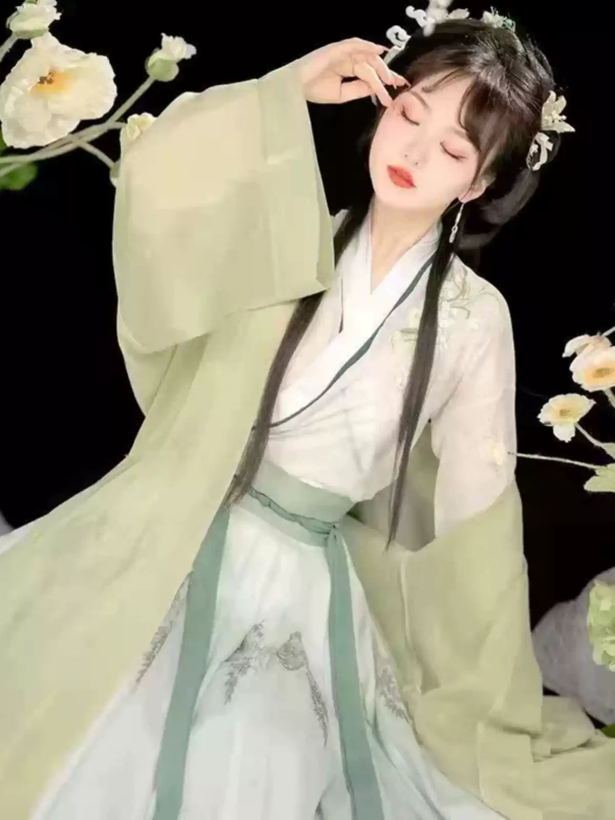 Elegant Song Dynasty Hanfu Set – Flowing Green Robes with Embroidered Skirt for Women