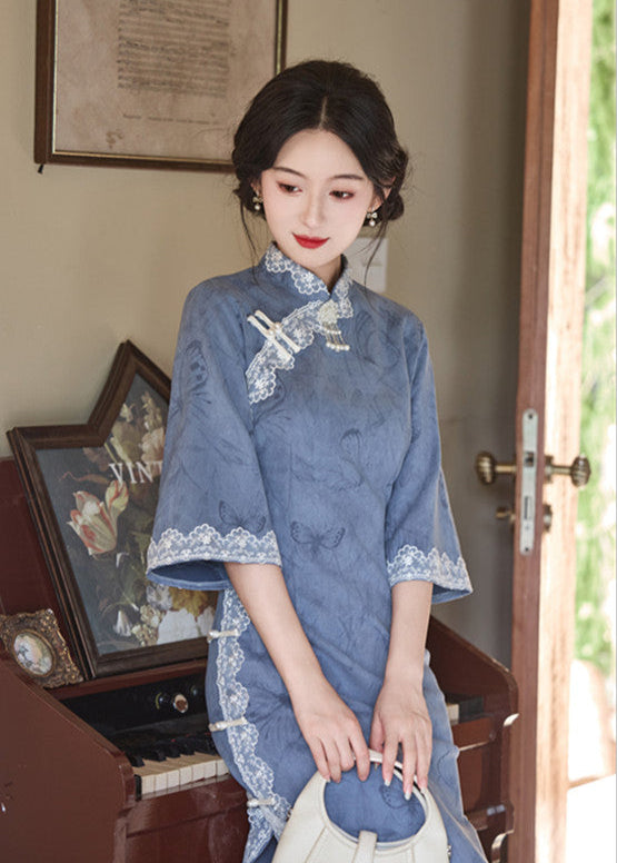 优雅的蓝绿色中式旗袍,复古长款喇叭袖旗袍,适合汉服造型