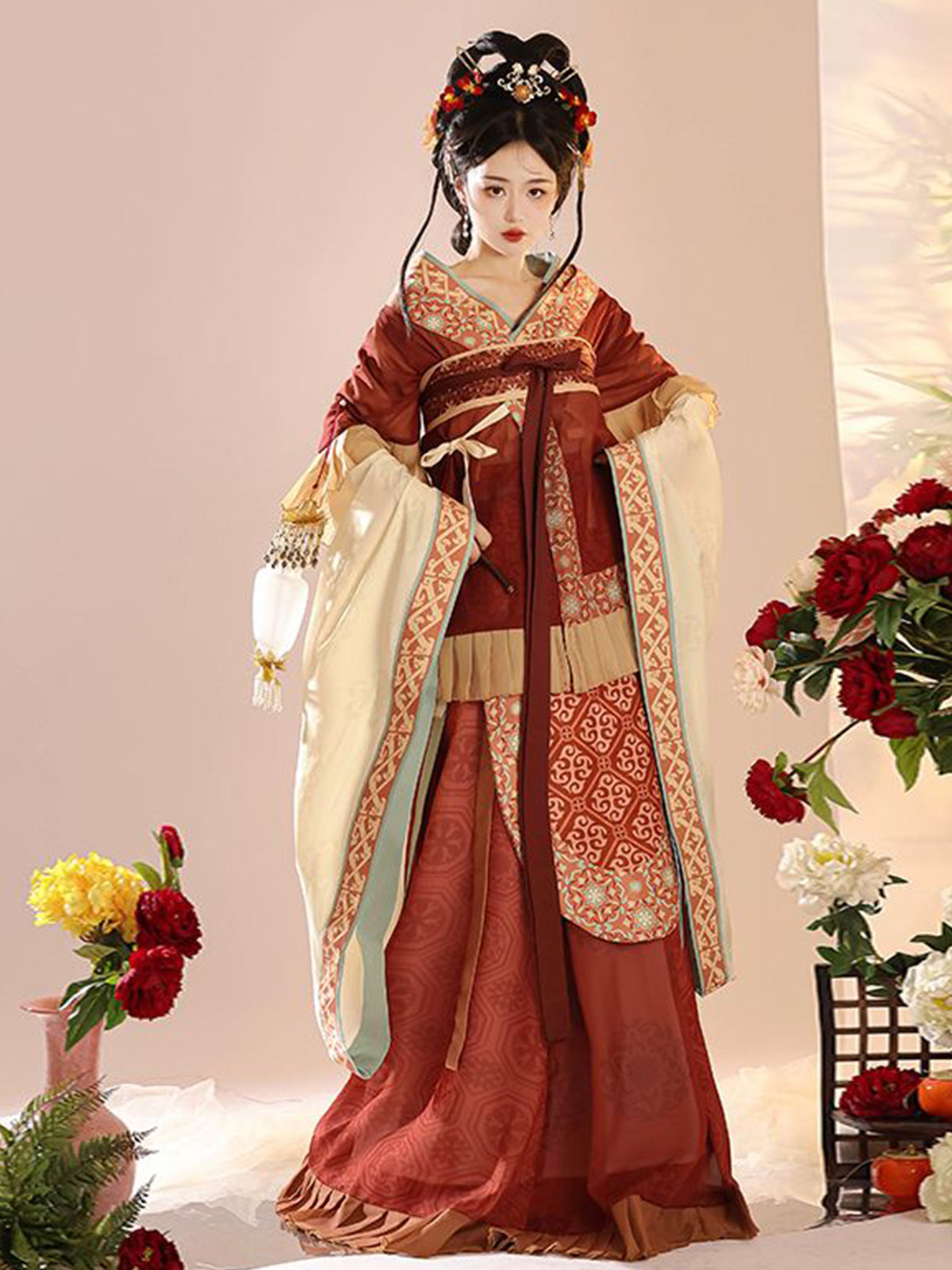 Elegant Chinese Hanfu Dress with Embroidered Robe and Flowing Skirt – Traditional Vintage Style