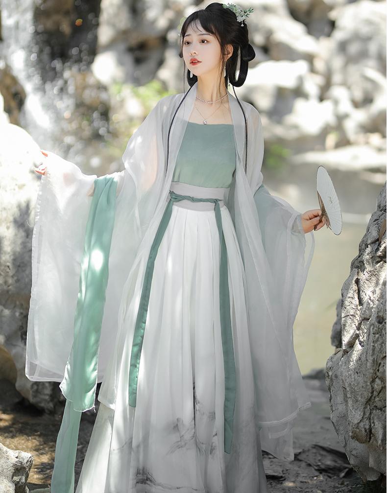 Song Dynasty Hanfu Dress Set – Traditional Chinese Hanfu with Flowing Sleeves