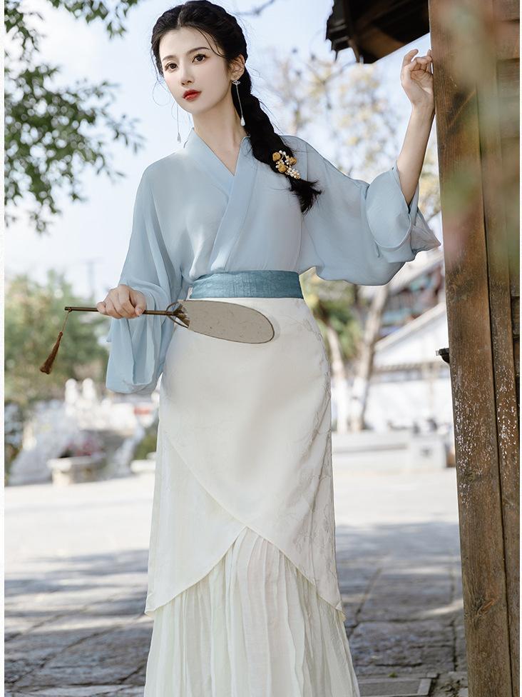 Elegant Hanfu-Inspired Chiffon Blouse & Layered Skirt Set – Traditional Yet Modern Look