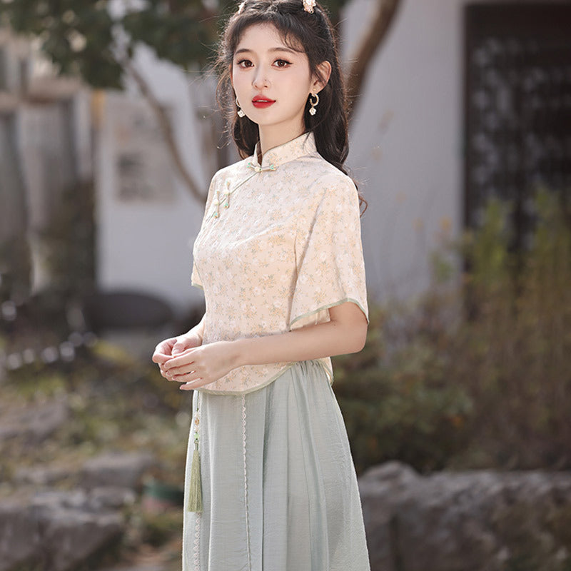 Elegant Floral Embroidered Hanfu Top and Skirt Set – Traditional Chinese Outfit