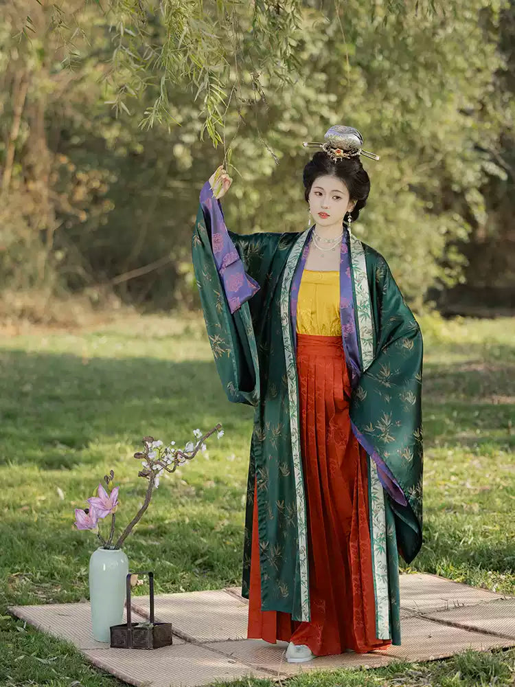 Song Dynasty Hanfu Women's Bamboo Print Long Robe with Pleated Skirt