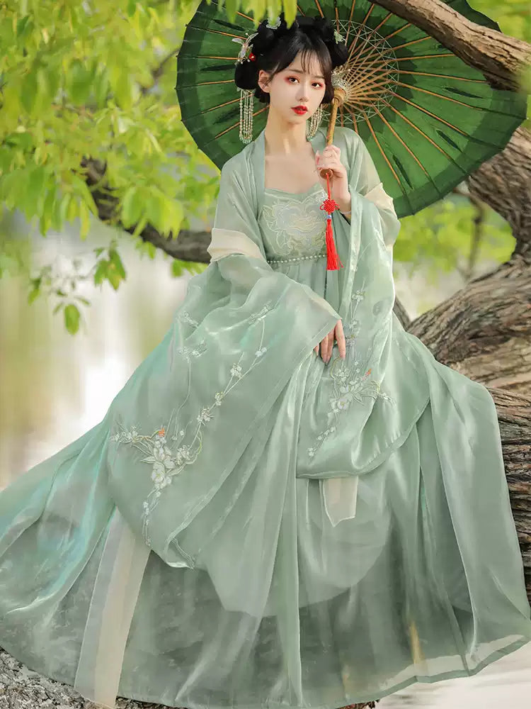 Elegant Flowing Hanfu Dress – Traditional Chinese Fairy Style Embroidered Gown