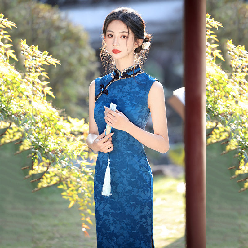 Elegant Floral Embroidered Sleeveless Cheongsam – Classic Chinese Qipao Dress