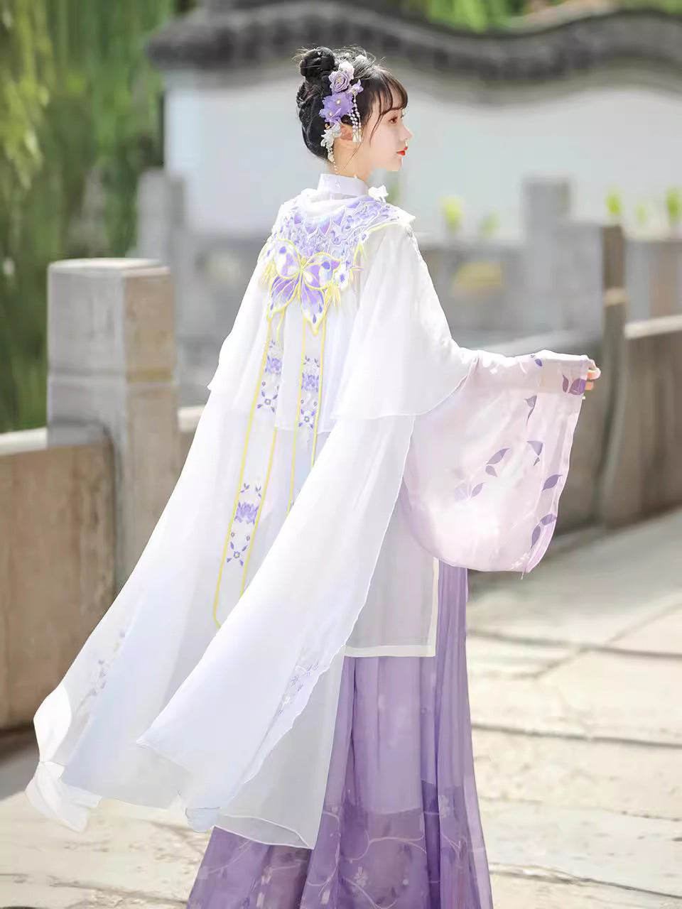 Elegant Butterfly Embroidered Hanfu Dress – Flowing Chiffon Traditional Chinese Outfit