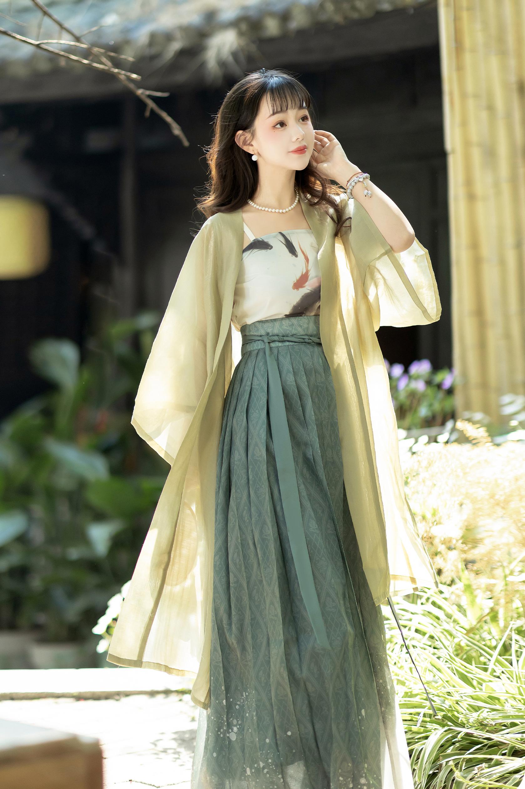 Elegant Green Hanfu Dress with Floral Embroidery for Traditional Occasions