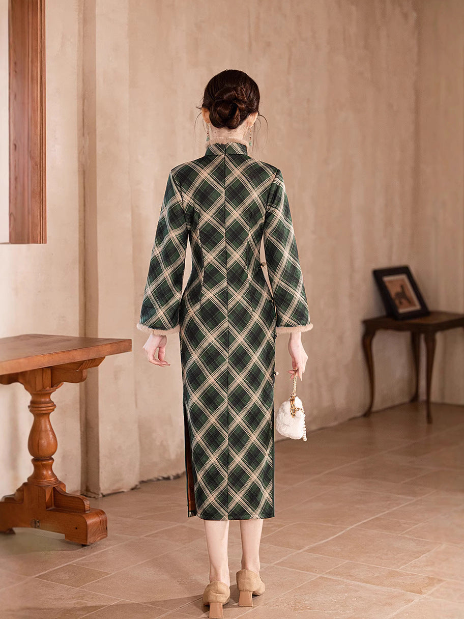 Green Chinese Long Sleeve Cheongsam Dress with Golden Cuffs