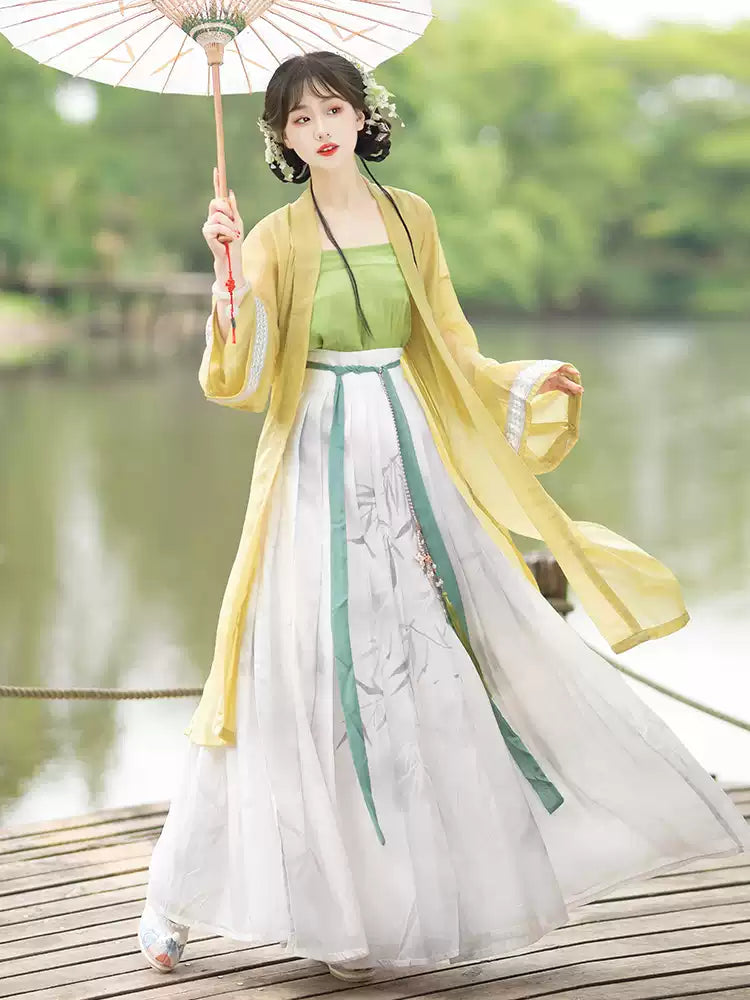 优雅花卉刺绣汉服——中国传统女性服饰