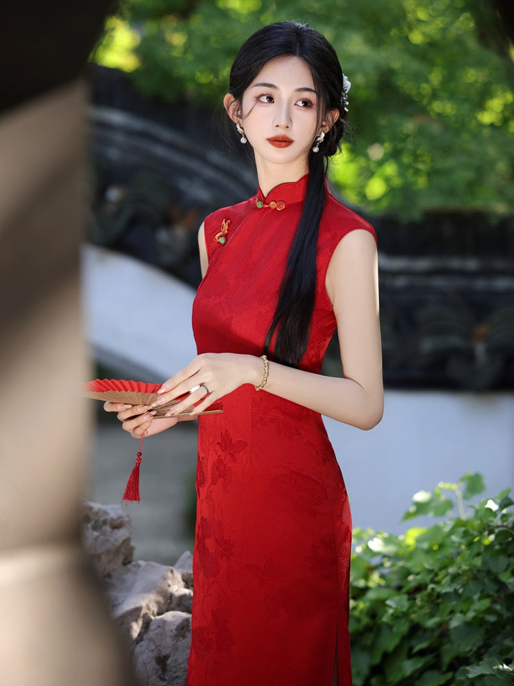 Scarlet Jacquard Qipao | Sleeveless Slim Mandarin Midi