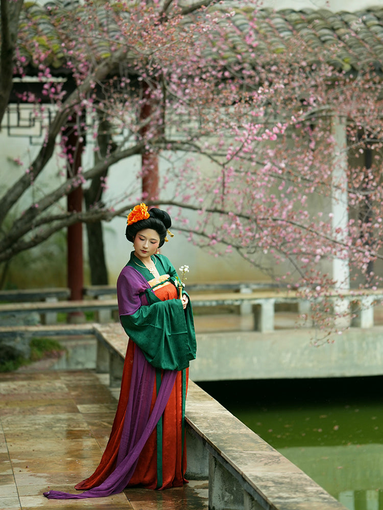 Elegant Red and Green Tang Dynasty Hanfu with Floral Embroidery