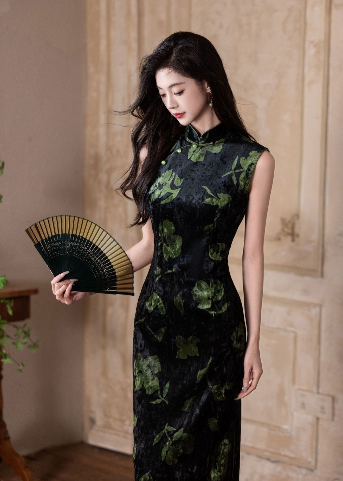 Autumn Velvet Qipao Sleeveless | Modern Mandarin Slim Long Evening Dress