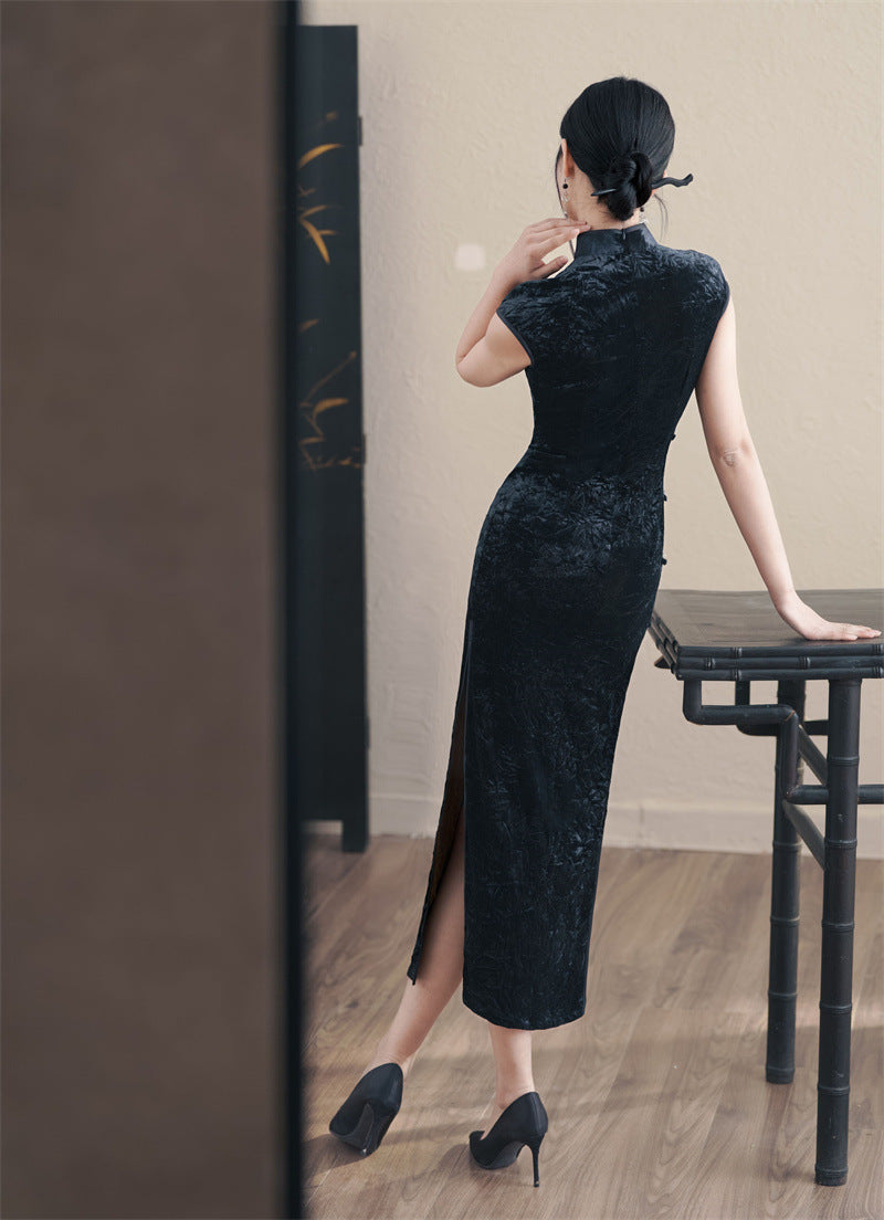 Black Vintage Ripple-Textured Qipao | Slim Long Cap-Sleeve Cheongsam