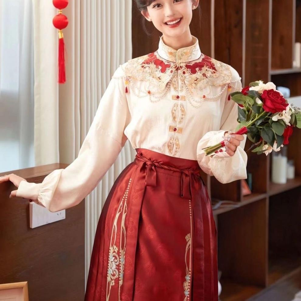 Spring Modern Chinese Bridal Dress | Embroidered Mandarin Top & Mamianqun Set