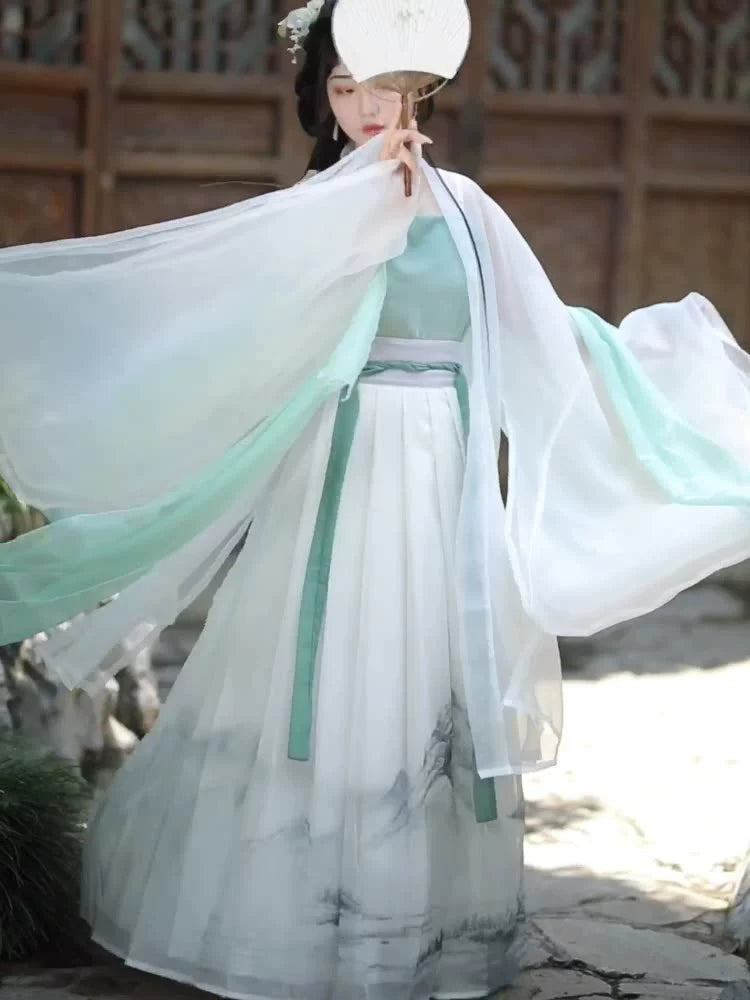 Song Dynasty Hanfu Dress Set – Traditional Chinese Hanfu with Flowing Sleeves