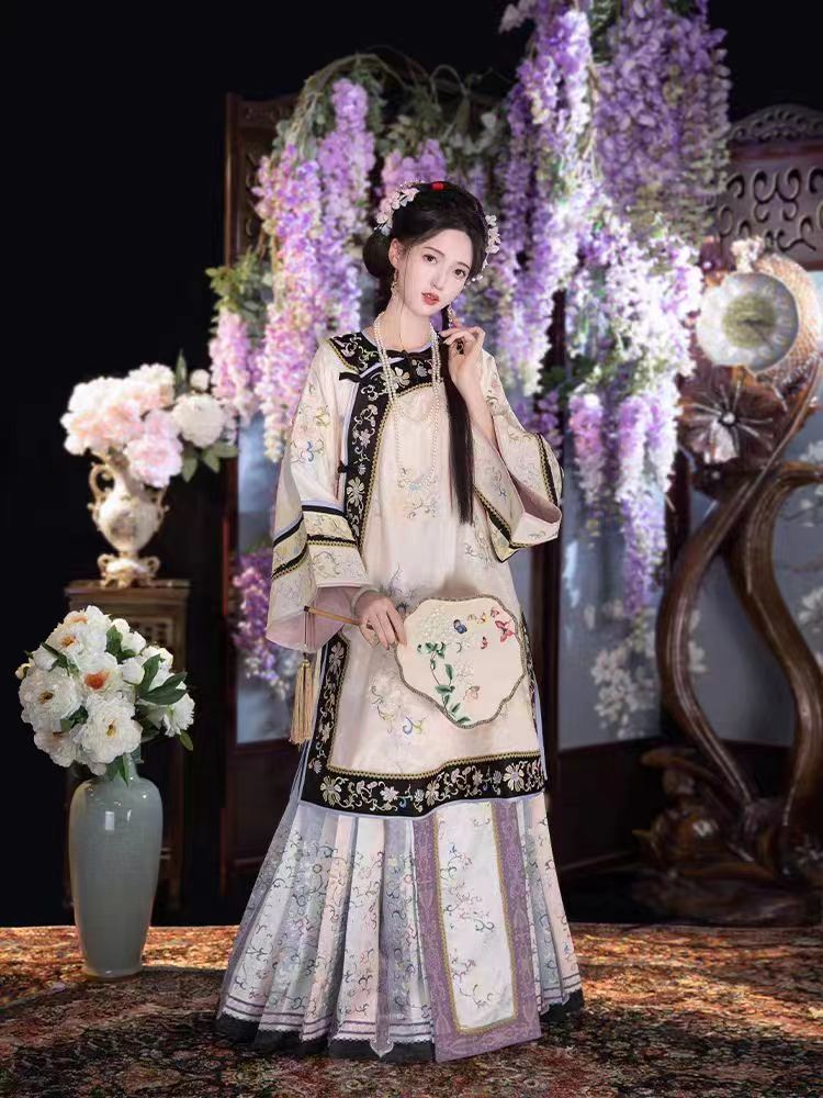 Elegant Hanfu with Embroidered Floral Design