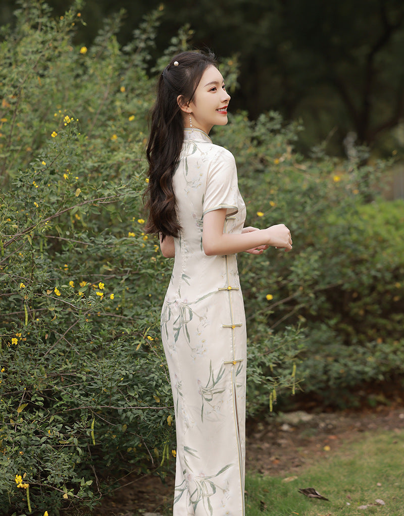 Elegant Orchid Print Slim Cheongsam | Mandarin Collar Side Slit, New-Chinese Style