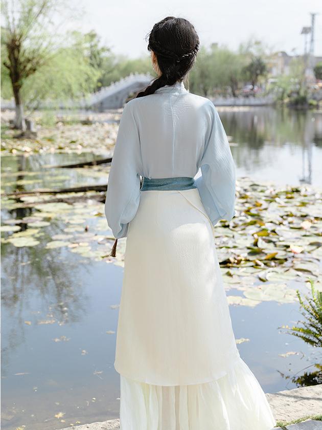 Elegant Hanfu-Inspired Chiffon Blouse & Layered Skirt Set – Traditional Yet Modern Look