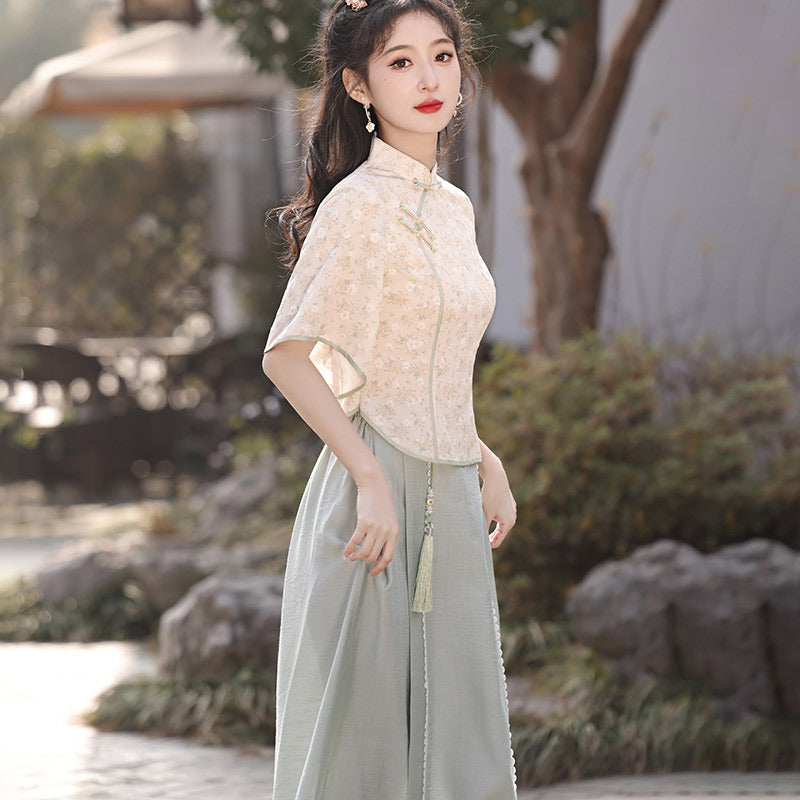 Elegant Floral Embroidered Hanfu Top and Skirt Set – Traditional Chinese Outfit