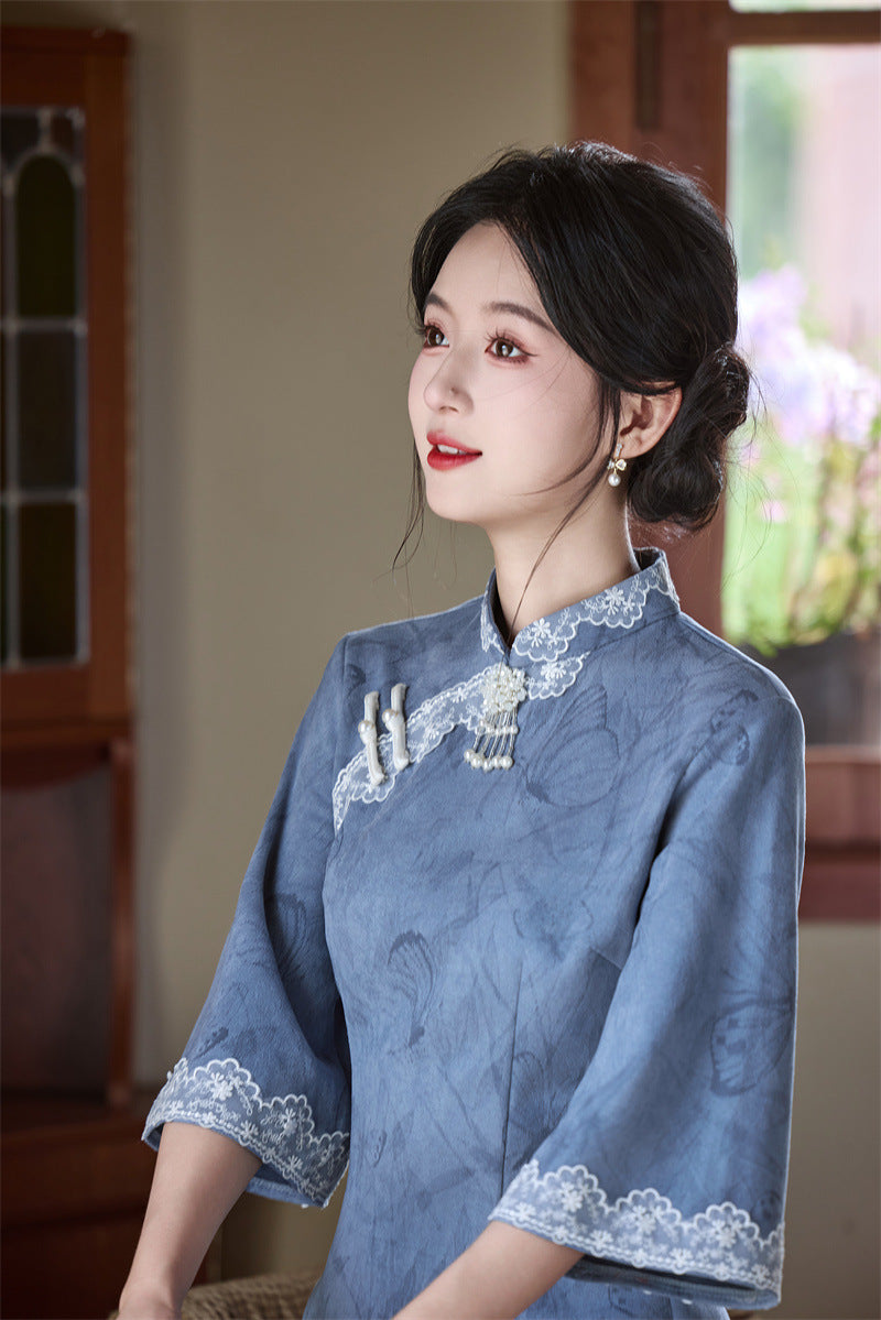 优雅的蓝绿色中式旗袍,复古长款喇叭袖旗袍,适合汉服造型