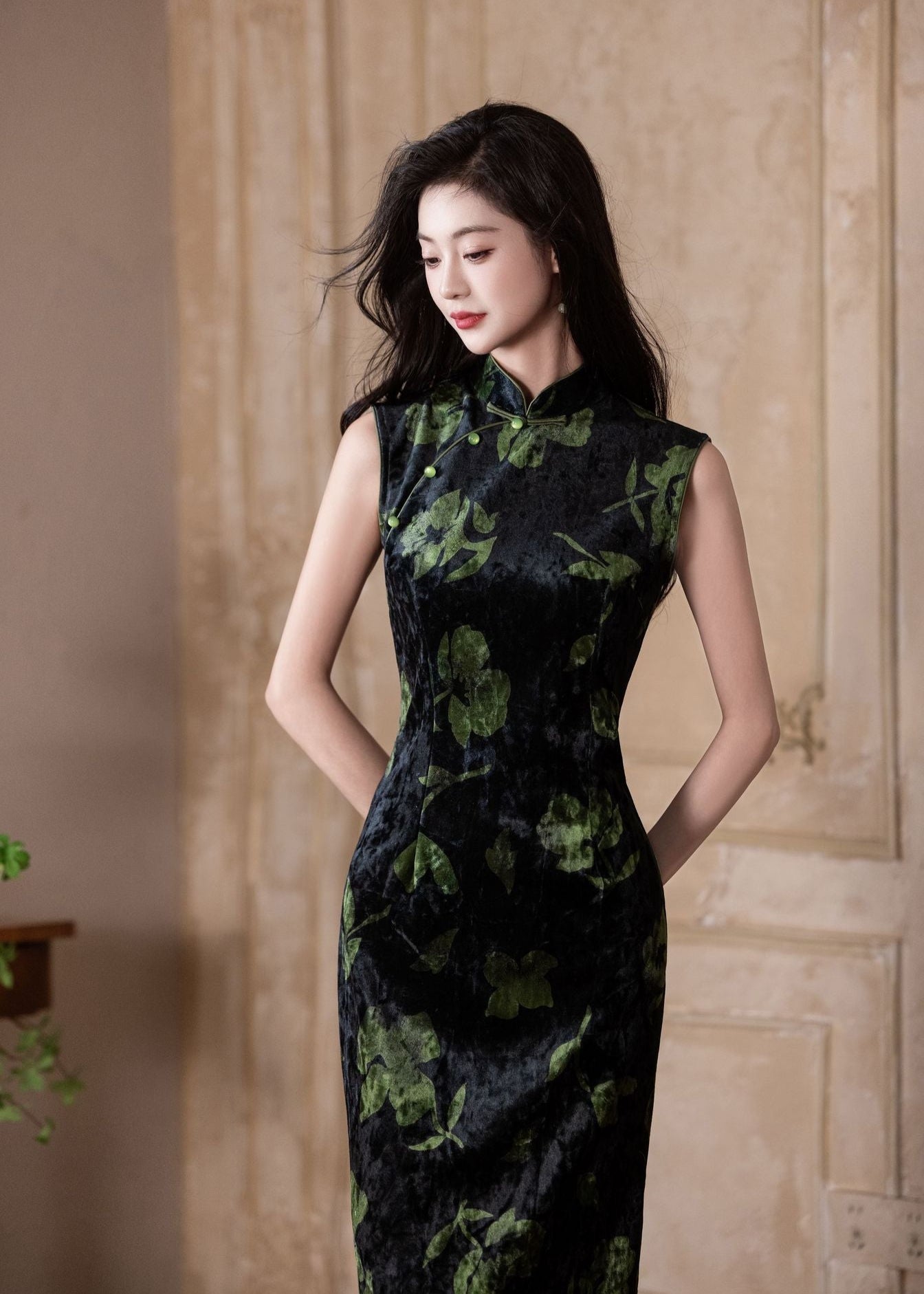 Autumn Velvet Qipao Sleeveless | Modern Mandarin Slim Long Evening Dress