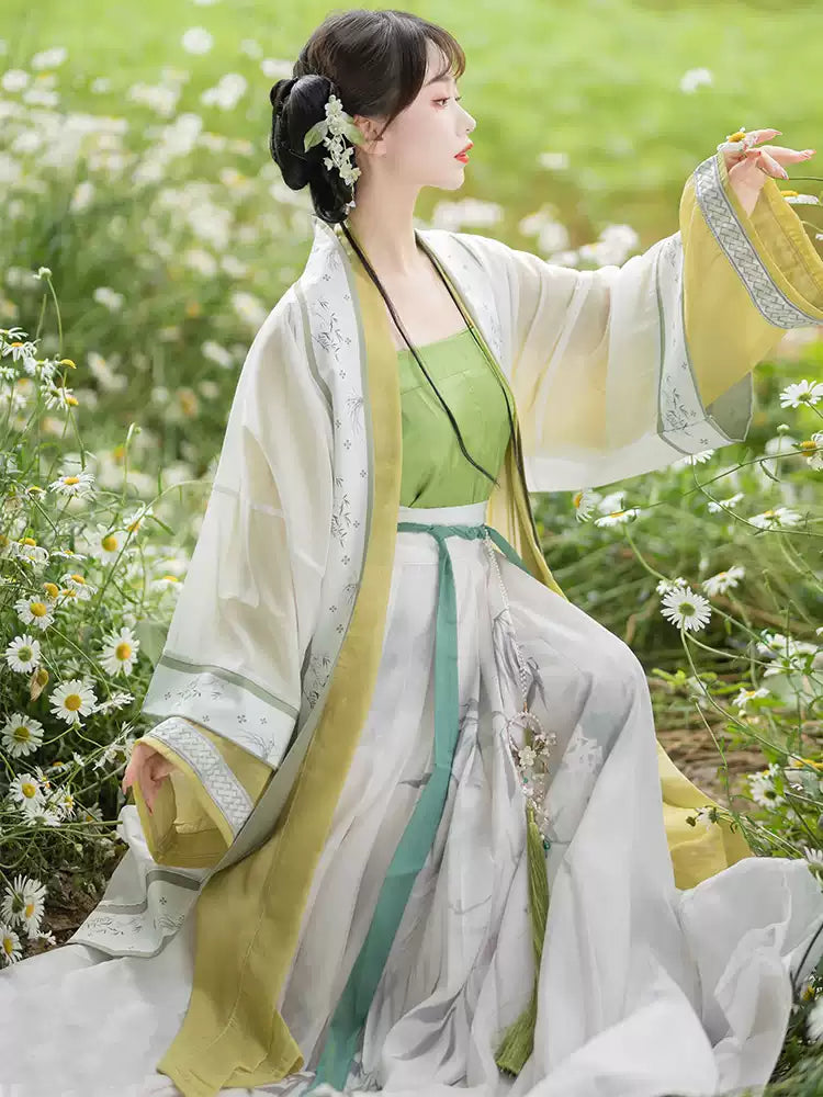 优雅花卉刺绣汉服——中国传统女性服饰