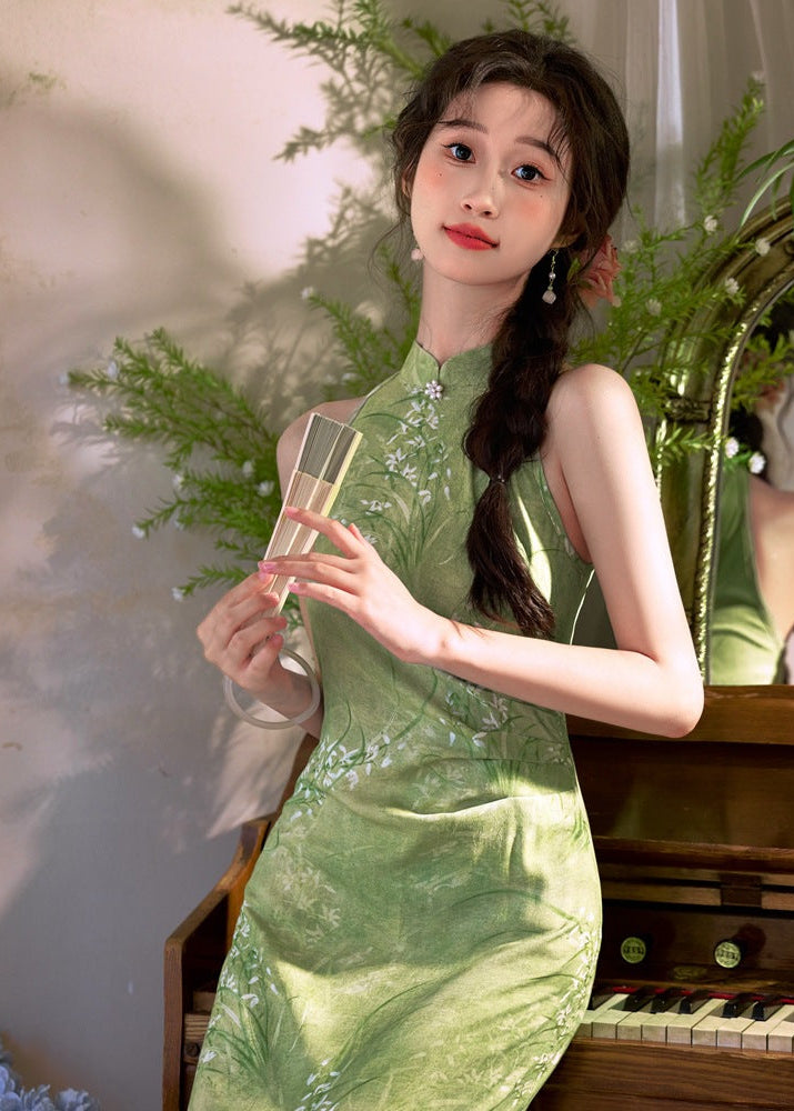 Modern Green Qipao – Sleeveless Mandarin Maxi, Cool Herb Tone & Flattering  Fit