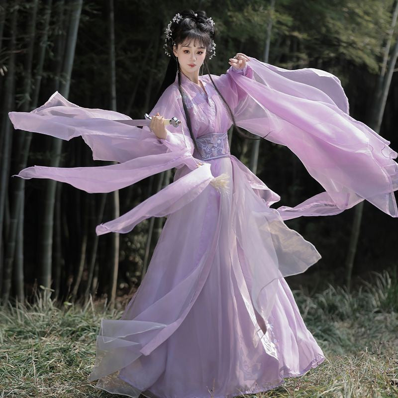 Traditional Hanfu Costume for Women – Elegant Floral Design with Yellow & Green Silk