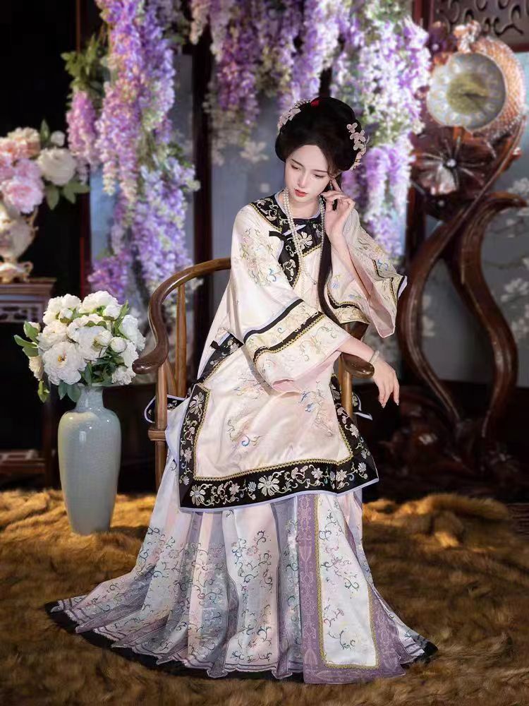 Elegant Hanfu with Embroidered Floral Design