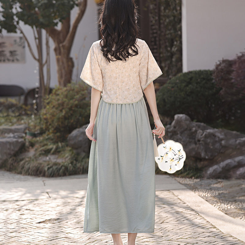 Elegant Floral Embroidered Hanfu Top and Skirt Set – Traditional Chinese Outfit