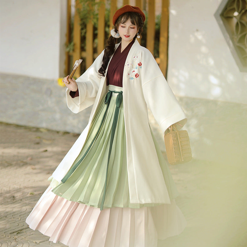 Traditional Chinese Hanfu Set – Elegant Green Pleated Skirt with Burgundy Top