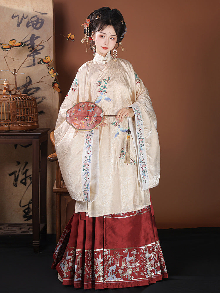Elegant Embroidered Hanfu Set – Traditional Chinese Dress with Flowing Sleeves