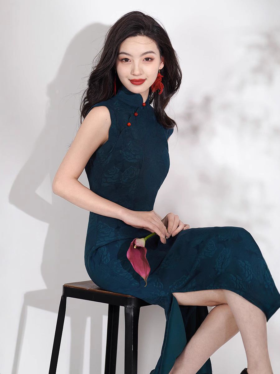 Elegant Dark Green Floral Brocade Qipao – Sleeveless Mandarin Collar Cheongsam Dress