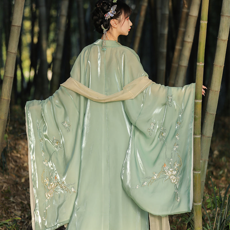 Elegant Flowing Hanfu Dress – Traditional Chinese Fairy Style Embroidered Gown
