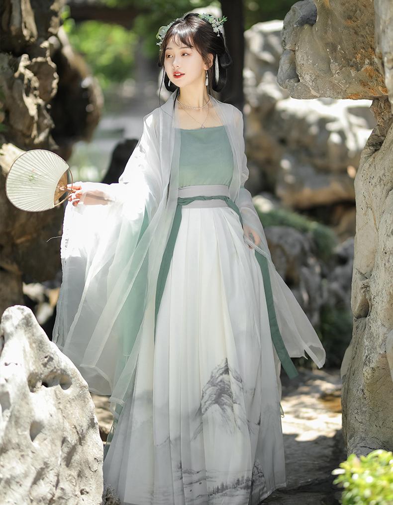 Song Dynasty Hanfu Dress Set – Traditional Chinese Hanfu with Flowing Sleeves