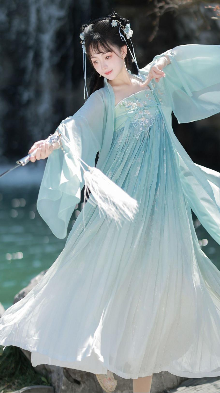 Elegant Gradient Flowing Hanfu Dress – Traditional Chinese Style with Ethereal Design