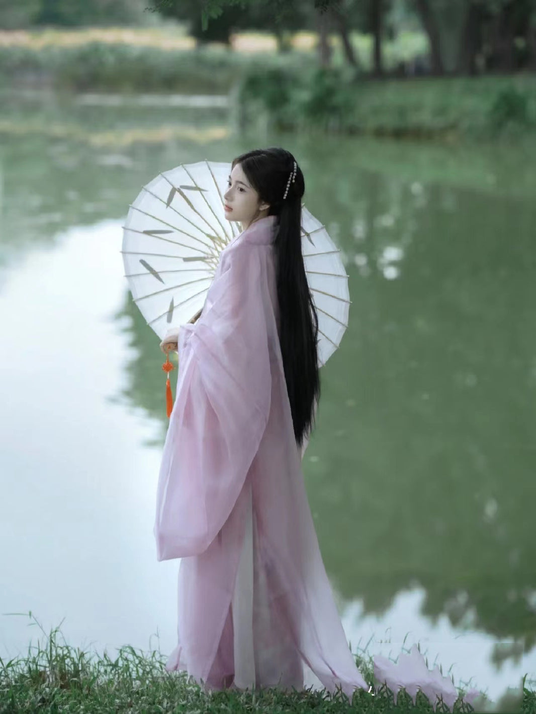 Elegant Pastel Pink Hanfu Dress with Floral Embroidery and Flowing Sleeves