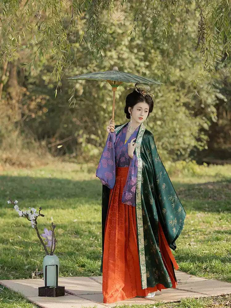 Song Dynasty Hanfu Women's Bamboo Print Long Robe with Pleated Skirt