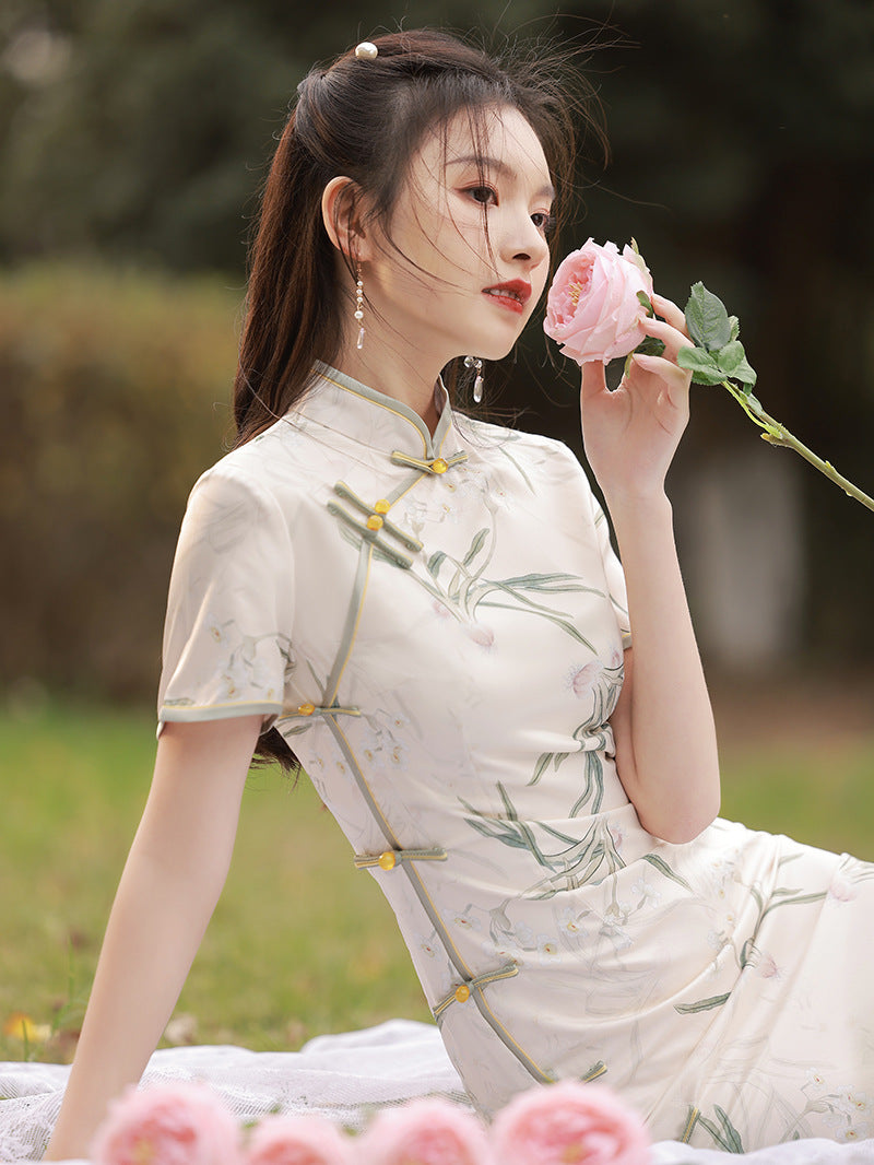 Elegant Orchid Print Slim Cheongsam | Mandarin Collar Side Slit, New-Chinese Style