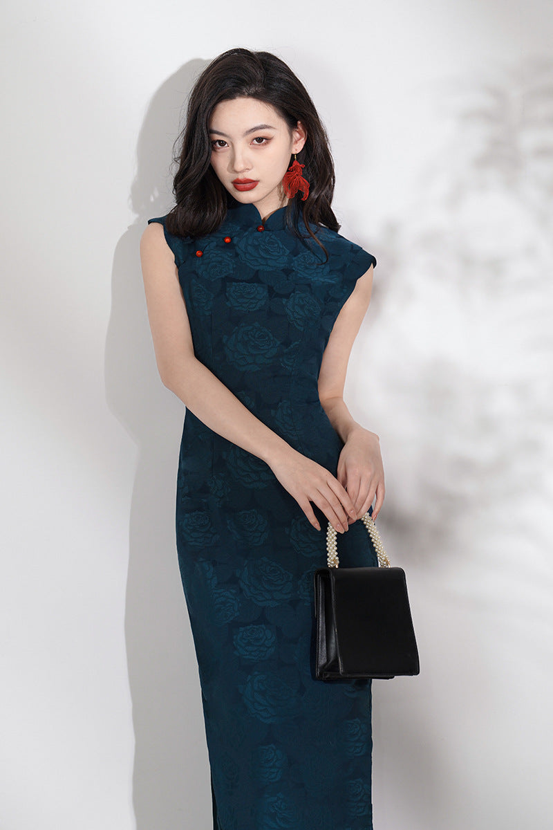 Elegant Dark Green Floral Brocade Qipao – Sleeveless Mandarin Collar Cheongsam Dress
